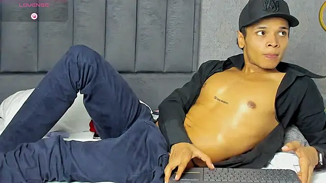 Alejandroo_Montenegro: онлайн-секс-чат