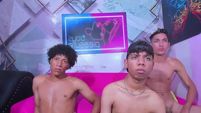 Spicy_guys: διαδικτυακό σόου στην κάμερα