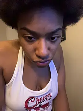 Pokazy przed kamerką – Bellaquitaa_lee