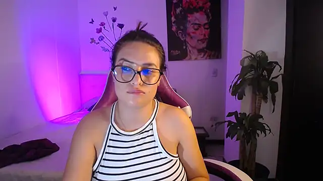 esmeraldaa230's Live XXX Chat