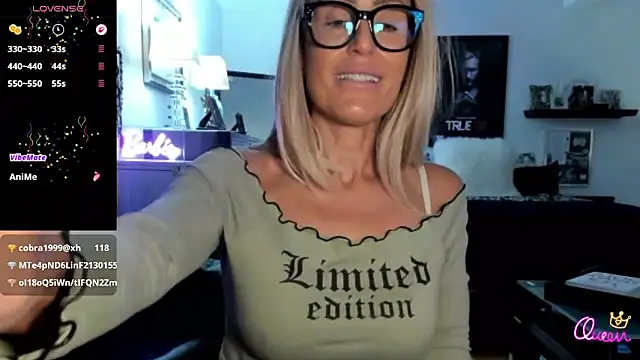 VelvetBarbie 现场XXX聊天