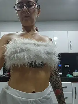 Roma_xxx live XXX chat