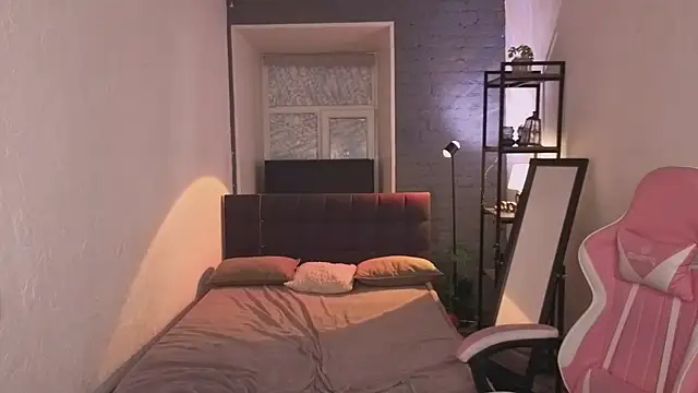 LoralAvery: διαδικτυακό σόου στην κάμερα