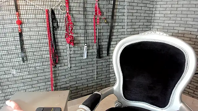 Briana_24's Live XXX Chat