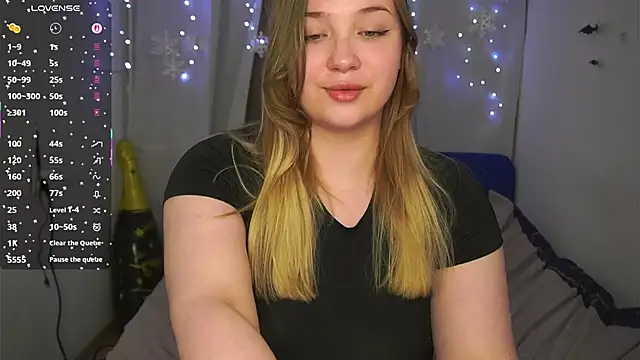 CuteSharloti's Live XXX Chat