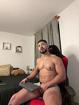 Ezzio_Scolaro live XXX chat