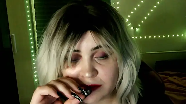 Lulovia Live XXX-chat