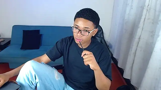 liiam3 Show in webcam