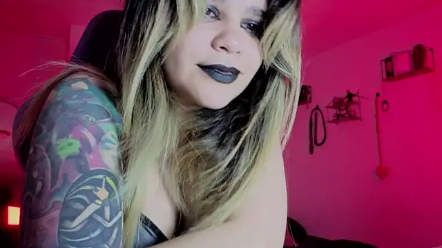 AshGraven Adlı Modelin Canlı XXX Sohbeti