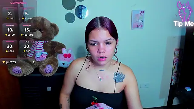 Ema__Luna Adlı Modelin Canlı XXX Sohbeti