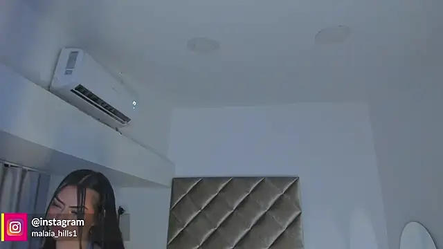Chat +18 de malaia_hills ao vivo