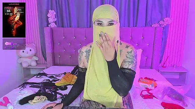 Nayla-Mouna Live XXX Chat