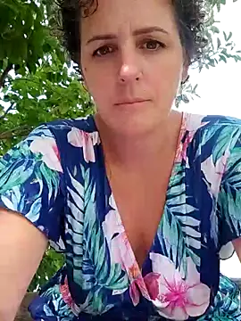 emiliemilf: онлайн-секс-чат