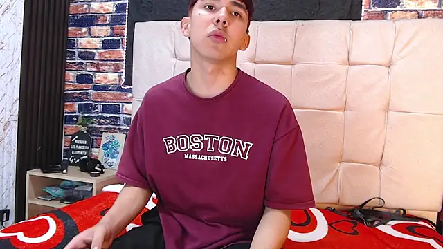 massimoferrera303av: онлайн-секс-чат