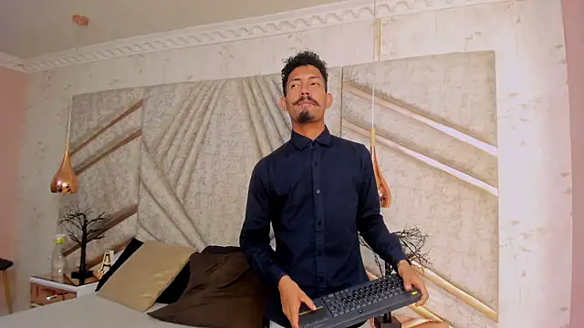 NoaahTylorのライブXXXチャット