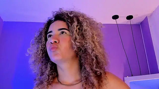 Charlotte11-11's Live XXX Chat