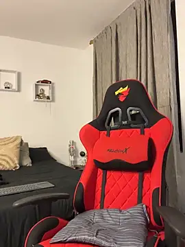 Ezzio_Scolaro's Live XXX Chat