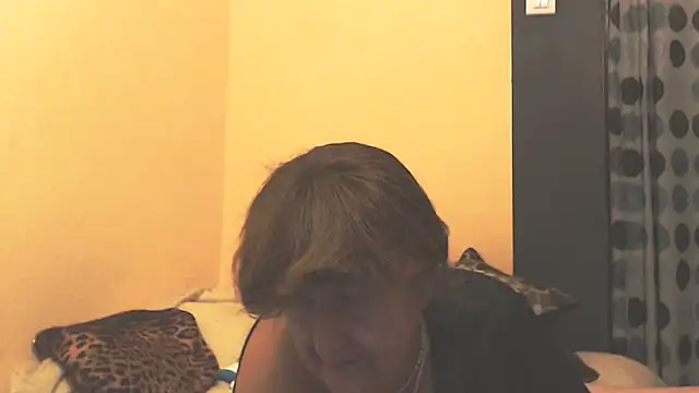 XXX chat uživo modela MioritaHard