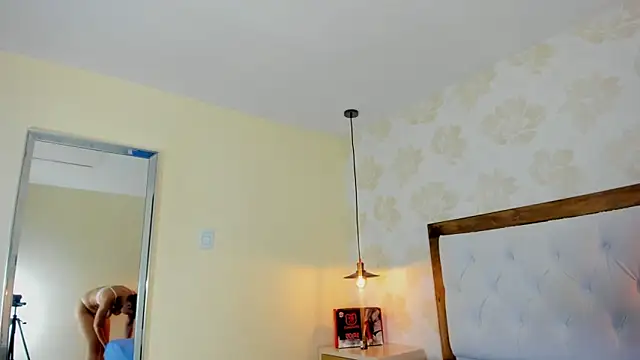 IRISCLARK1's Live XXX Chat