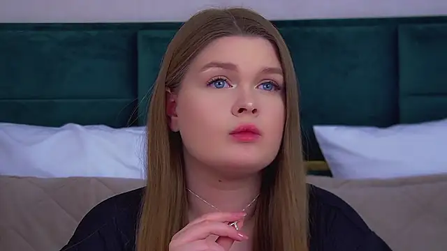 CrystalLyons' Webcam Show