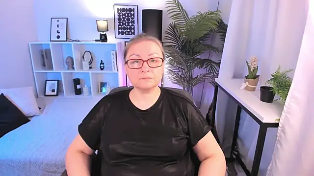 Pokazy przed kamerką – AlexandraKind