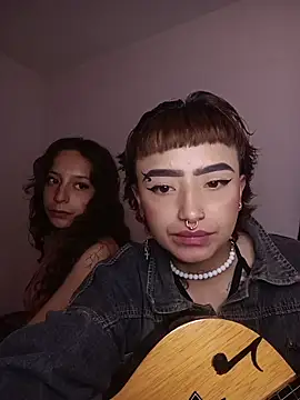 AlexxaAndRileyyのライブXXXチャット