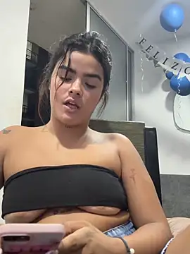 Kaily_Sweet16のライブXXXチャット