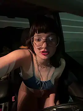 urpuppymoon élő XXX-chatje