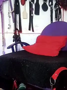 Chat XXX en directo de LucyStrike_