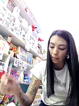 Chat +18 de LunaZambrano ao vivo