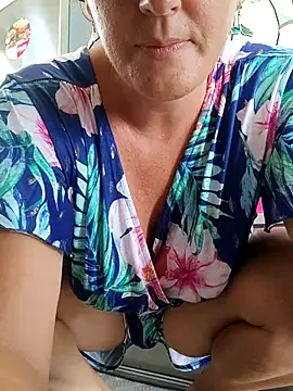 emiliemilf's Live XXX Chat