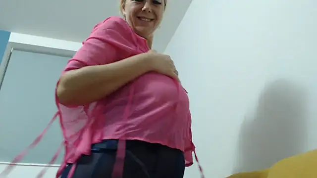 _karolynesyera_ Chat XXX live