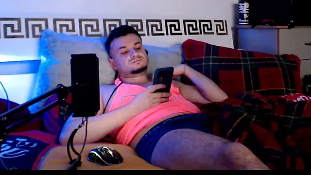 FuckToyBoy69 Adlı Modelin Canlı XXX Sohbeti