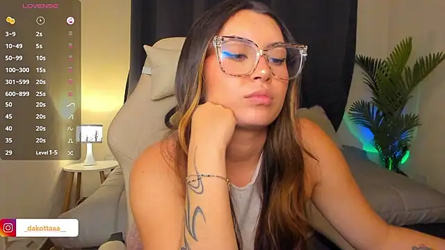 dakottaa_'s Live XXX Chat