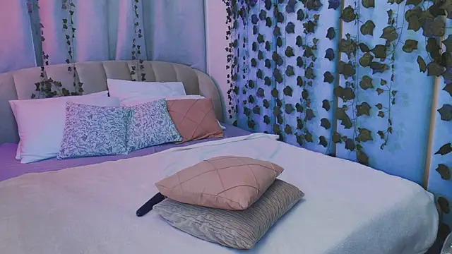 Онлайн чат XXX Love_is_Lola