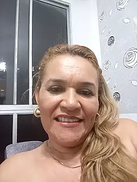 Chat +18 de charlotte_milf30 ao vivo