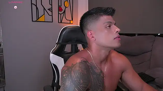 Pokazy przed kamerką – tyler_muscle1