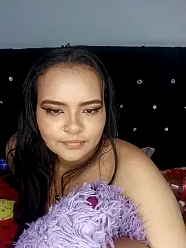 Emily_Rouse23 élő XXX-chatje
