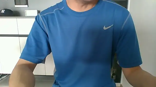 nole_china7: διαδικτυακό σόου στην κάμερα