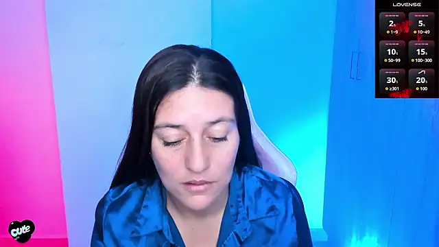 แชท XXX สดของ Saskyaa