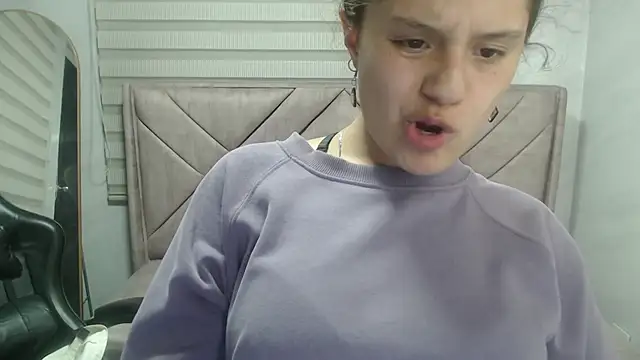 Velvet_Moon_V – Naživo XXX chat