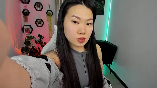 LunaPurrr: διαδικτυακό σόου στην κάμερα