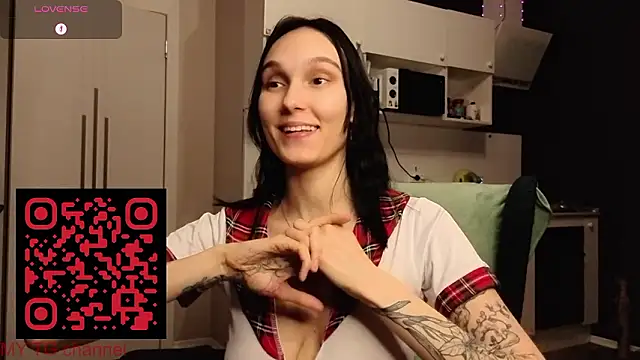 Aurisinst élő XXX-chatje