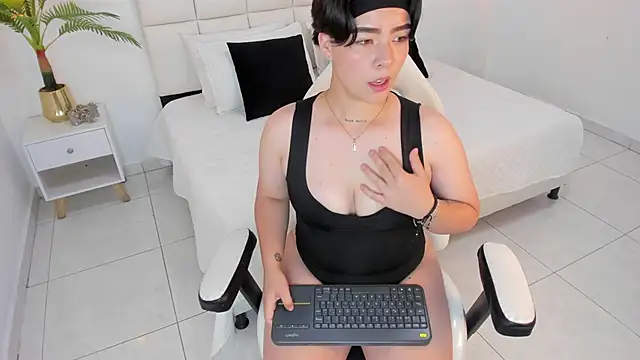 Isabella_clarkk élő XXX-chatje