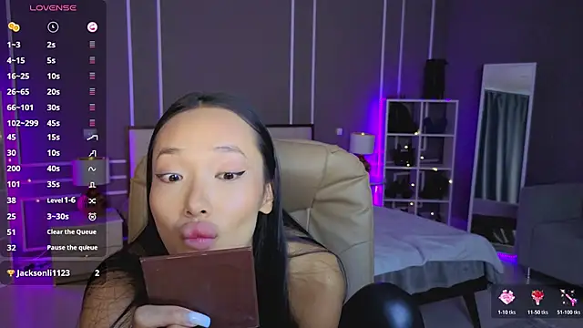 Pokazy przed kamerką – _MIURA_