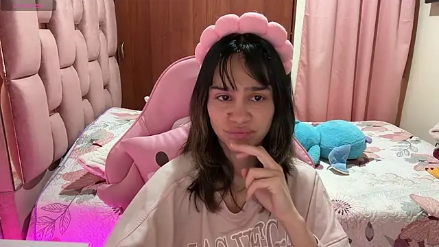 Zaphiroo_10's Live XXX Chat