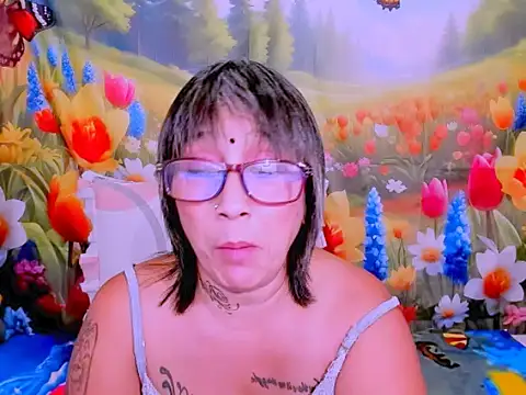 indianroxy's Live XXX Chat