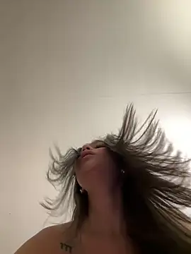 Alyshanon18's Live XXX Chat