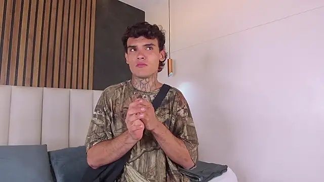 GhaelSum__: διαδικτυακό σόου στην κάμερα