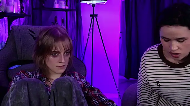 Chatroom XXX en direct de KiraMontoya